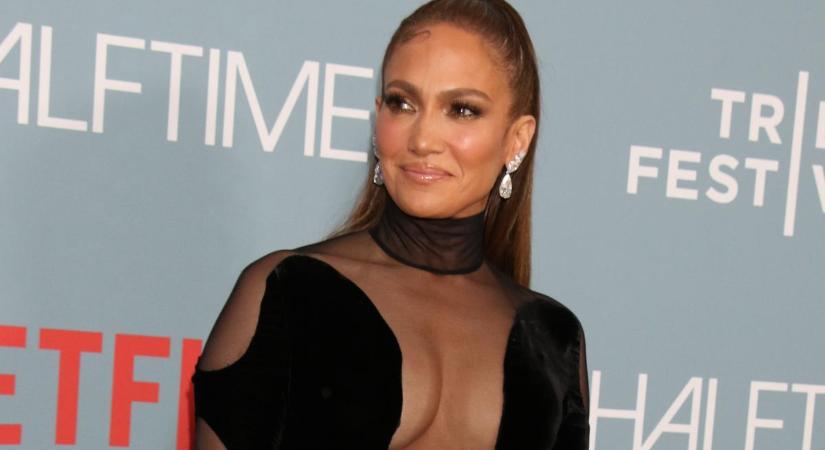 A világ legjobb feneke? Jennifer Lopez levetkőzött és megmutatta brutális, csupasz popsiját - fotó