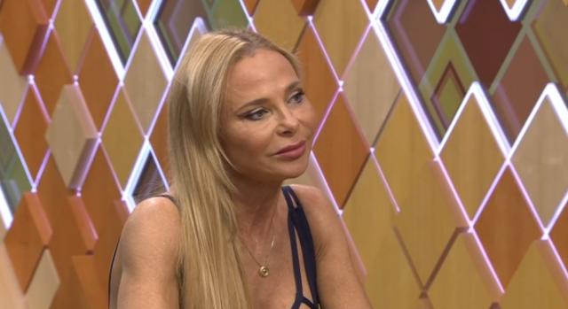Yvonne Dederick édesanyja nyilvános helyen lett öngyilkos – sokáig titkolta gyerekei elől a tragédiát