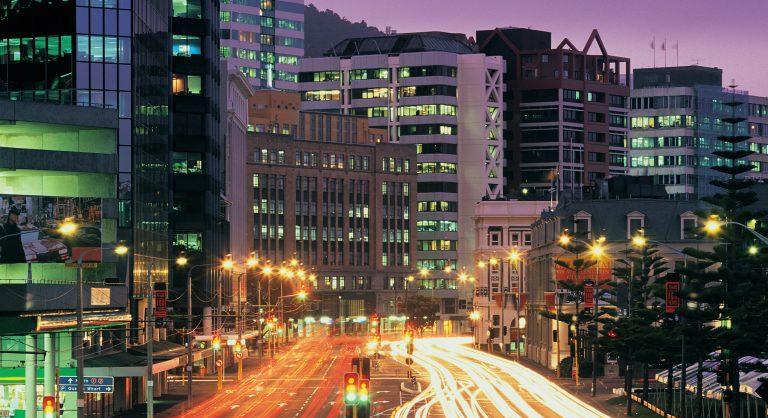 Életveszélyes utcai lámpákra figyelmeztetnek ebben a távoli nagyvárosban