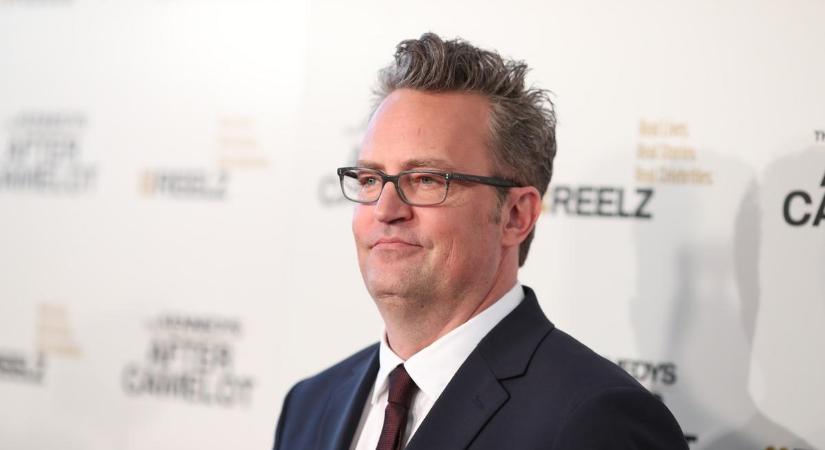 Szinte rá sem ismerni a Jóbarátok sztárjára: Matthew Perry ismét függőségeivel küzd? – fotó