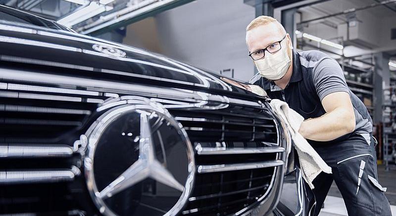 Dízelautói miatt perlik a Mercedes-Benzt