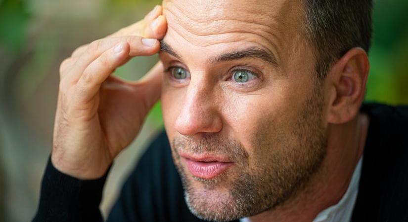 Járai Máté közösségi média függő, van, hogy még két színpadi jelenet között is kommentekre válaszol