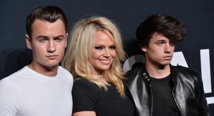 Pamela Anderson fiait akár az iskolaudvarról is elrabolták volna, ha nem teszi meg ezeket a biztonsági lépéseket