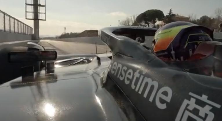 Videó: pályán az idei Alfa Romeo, így rajtol