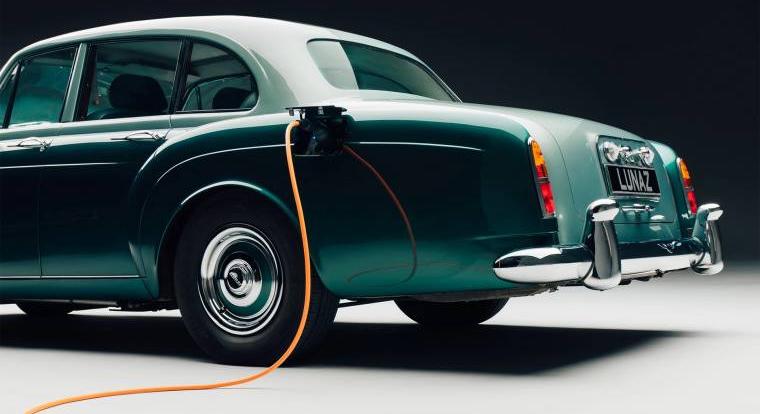 Csodaszép Bentley-ből csinált elektromos autót egy brit startup