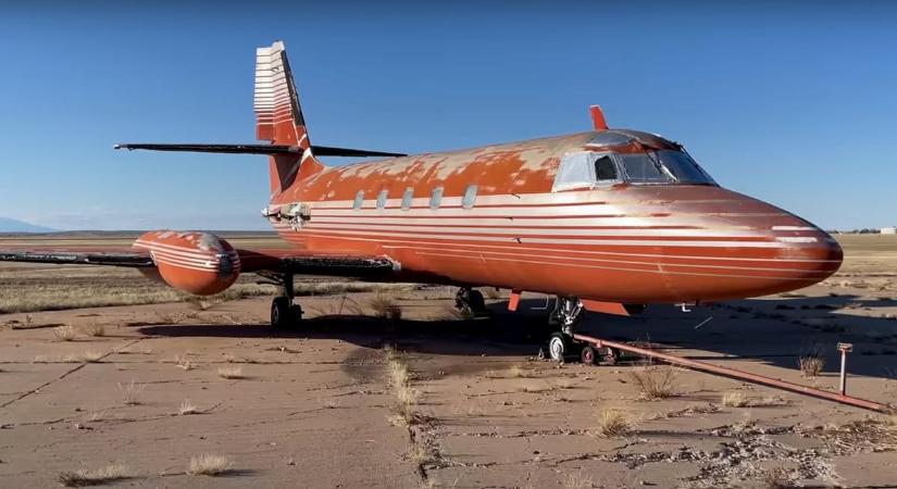 Elvis Presley magánrepülőgépe közel 40 éve a sivatagban parkol – Most végre új gazdára lelt, nem hiszi el, mennyiért kelt el!
