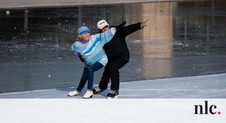 Megtaláltuk a Városliget legcukibb idős párját! – Mara és László tíz éve egymást ölelve táncol a jégen