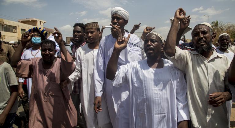 Sokkoló ítélet: lopásért levágják három ember kezét Szudánban