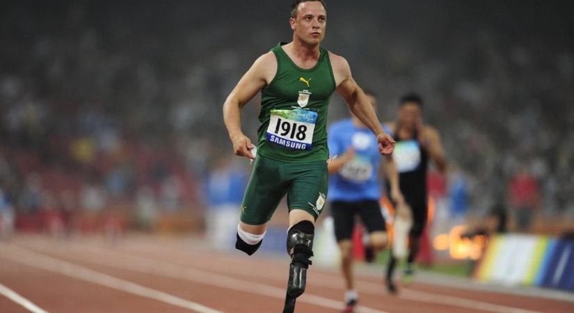 Heteken belül szabadulhat a börtönből Oscar Pistorius volt paralimpikon, aki 10 éve agyonlőtte barátnőjét