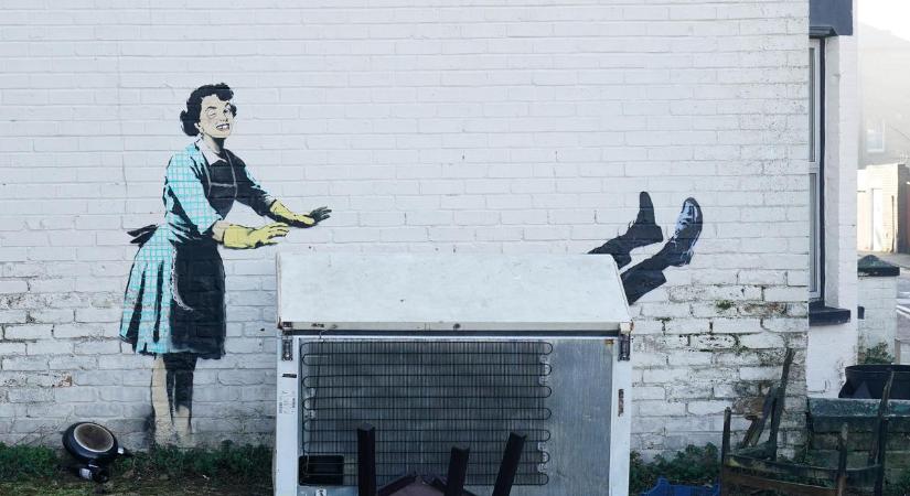 Banksy súlyos társadalmi problémára hívja fel a figyelmet a Valentin-napi falfestményével – fotó