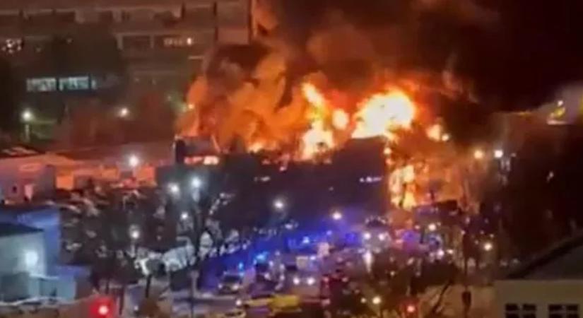 Hatalmas tűz ütött ki Moszkvában egy hadiipari komplexum közelében