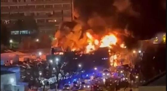 Több mint ezer négyzetméter lángolt Moszkvában, egy hadiipari komplexum közelében