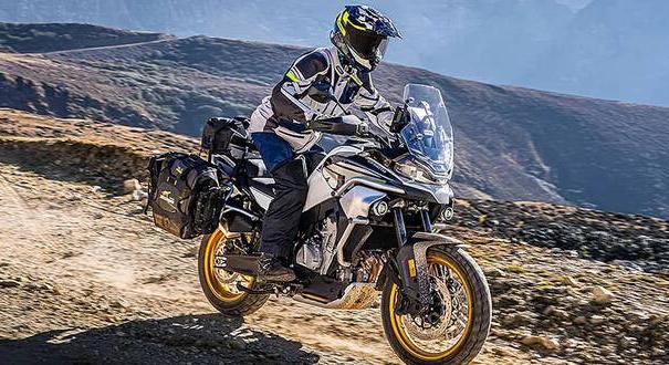 Holttérfigyelő radarral érkezik a CFMoto KTM-blokkos túraendurója