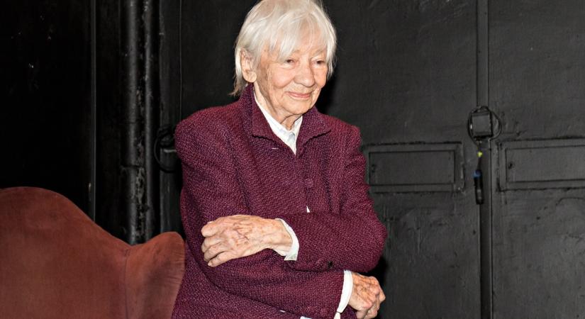 „Sokszor van úgy, hogy egy-egy esti darab után az éjszakában hazabandukolok” – Csernus Mariann 94 évesen is a színpadon áll