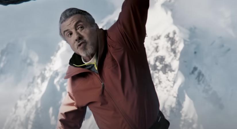 Régen és most: Íme, Sylvester Stallone és a három, dögös nővé érett lánya egy fotón!