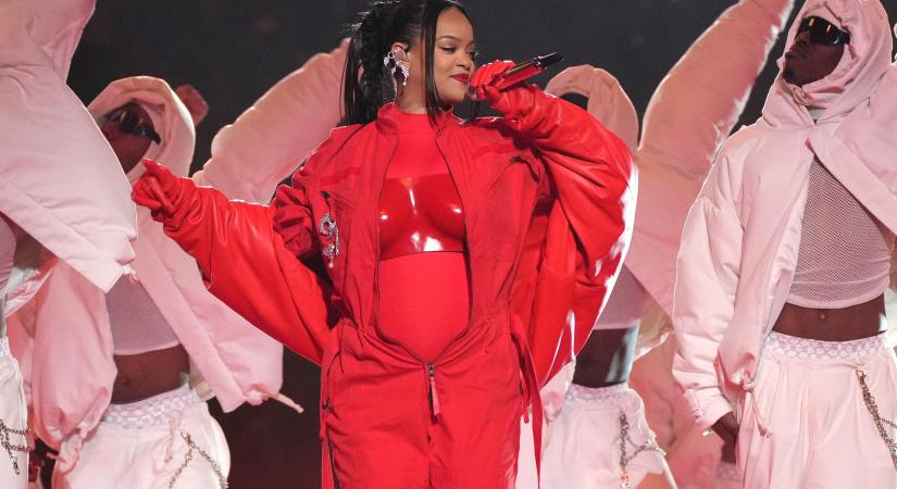 Rihanna még táncosai előtt is titkolta terhességét