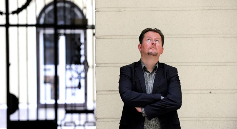„Tulajdonos, vigyázz archívumodra” – Debreceni séták Térey Jánossal