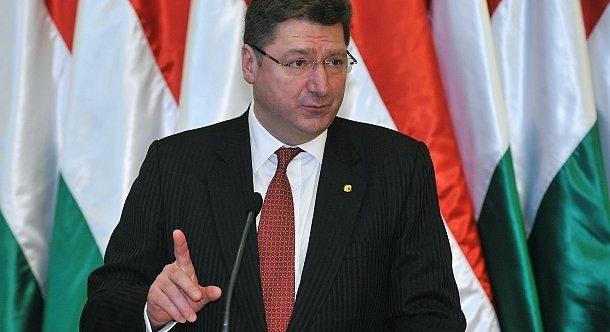 Kíváncsi valaki Parragh László véleményére az akkumulátorgyárakkal kapcsolatban? Mert itt elolvashatja…