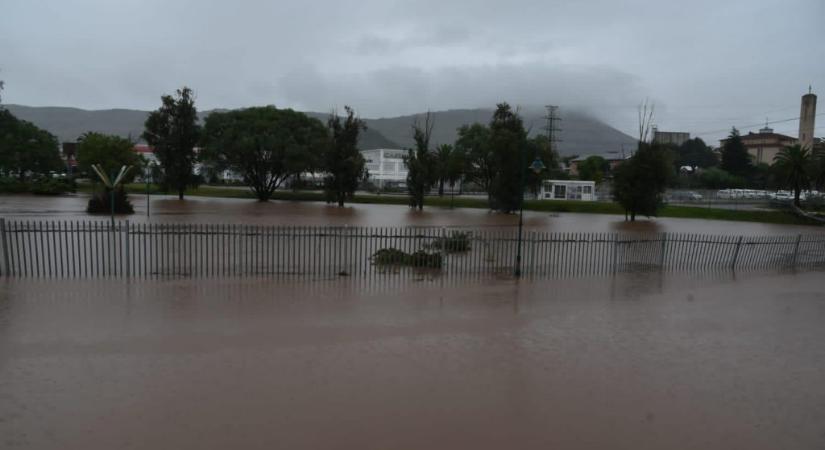Halálos áradások Dél-Afrikában is