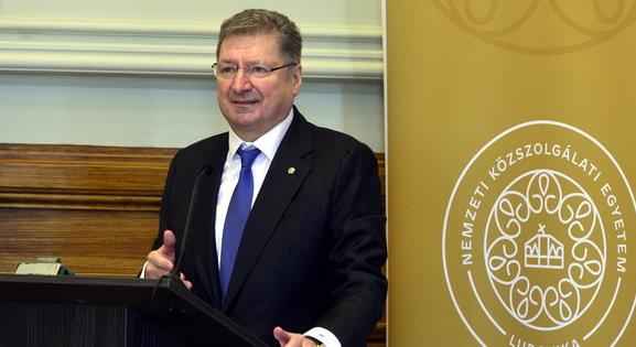 Parragh László szerint az akkumulátorgyár élhetőbbé teszi a környezetet