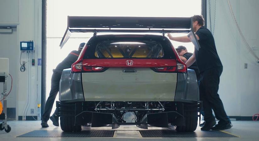 800 lóerős CR-V hibrid versenyautót épít a Honda