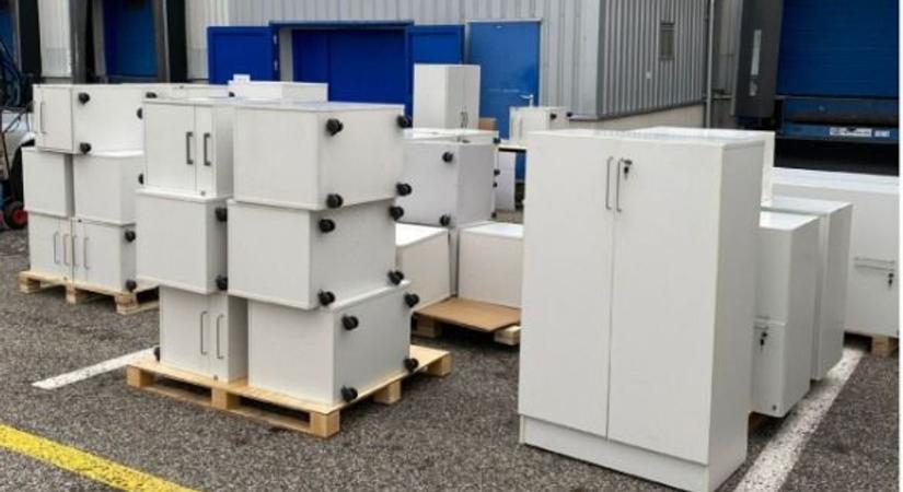 Bútorokkal segíti a komáromi kórházat a Foxconn