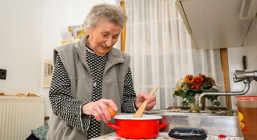 Kilencvenkilenc év, teli akarattal - A csepregi Teri néni a mai napig tevékeny