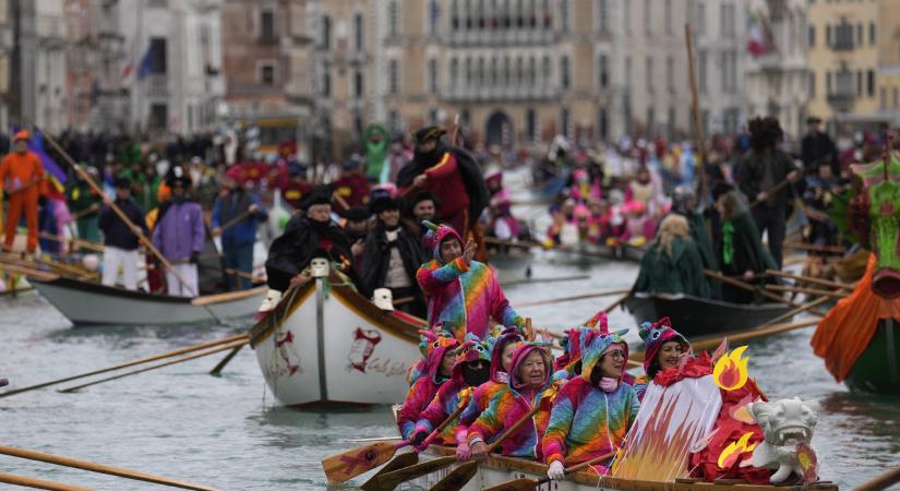 A hétvégén még elcsíphetjük a velencei karnevált