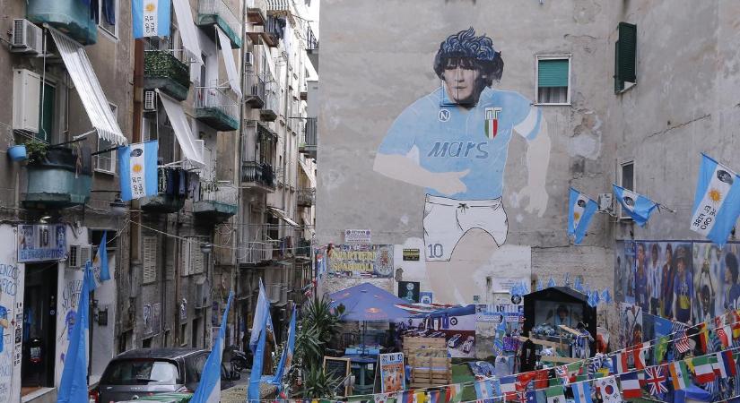 Olaszország: ellopták Maradona „bal lábát”