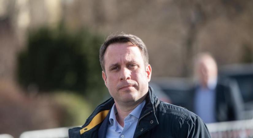 Dömötör Csaba vásárlás közben gondol az alacsony jövedelműekre is
