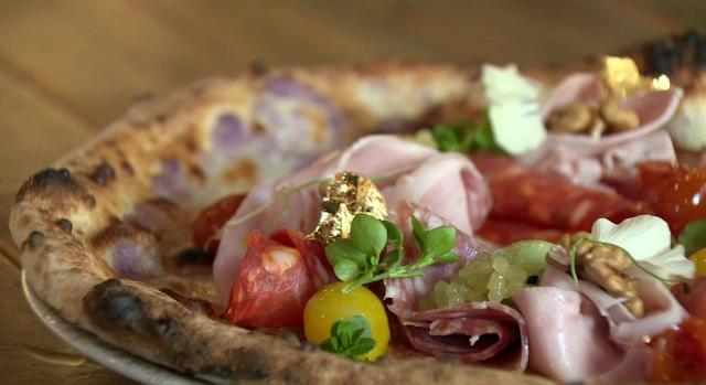 Zöldborsókaviár és ehető virágok a pizzán – világbajnokságra készülnek a magyar pizzakészítők