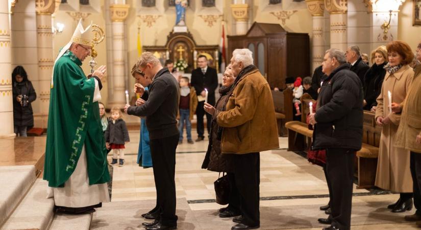 Főpásztori áldásban részesültek a jubiláns házasok