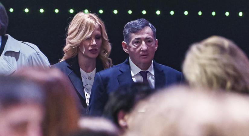 Egy szerény 300 ezer forintos Dolce & Gabbana-pólóban ment el Várkonyi Andrea Orbán Viktor évértékelőjére