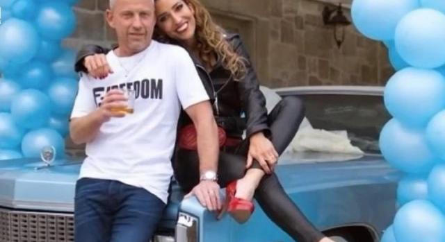 Fotó: A szocialista rendőregyenruhánál is ütősebb jelmezbe bújt Schobert Norbi