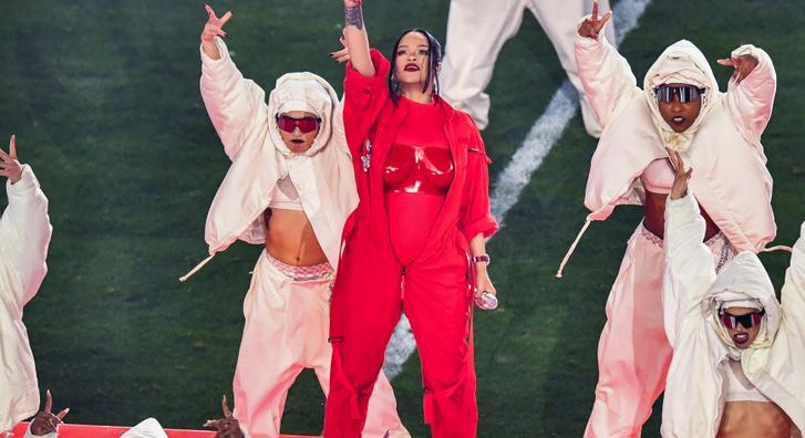 Rihanna apja is a Super Bowl alatt tudta meg, hogy ismét várandós az énekesnő