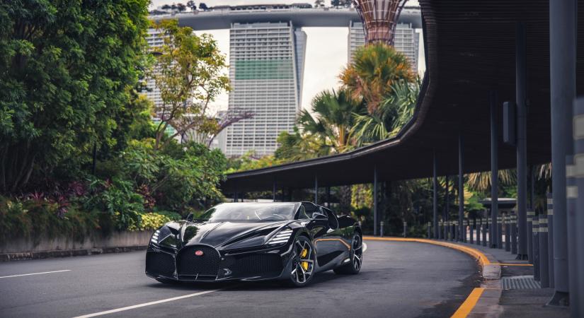 Szingapúrban pózol az utolsó W16-os Bugatti