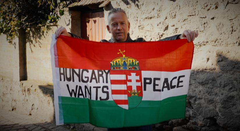 Schobert Norbi a magyar lobogót lengeti, Curtis a lelkét is kiénekli: közös klipben álltak össze a magyar sztárok a háború ellen