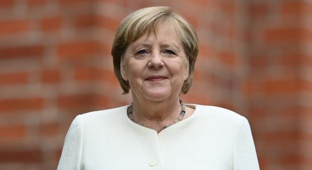 Orosz telefonbetyárok faggatták a háborúról Angela Merkelt