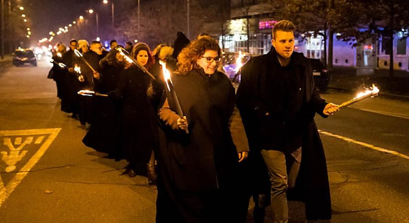 Fáklyás felvonulást tartanak a debreceni jogász hallgatók, lassulhat a forgalom
