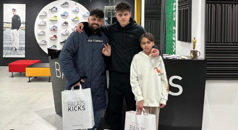 A sneakerparadicsomban járt kisfiával Pápai Joci, 3 szatyorral indultak haza