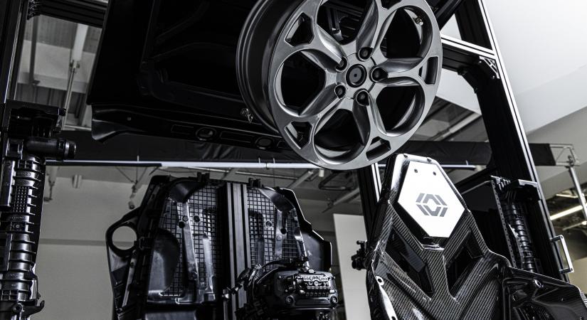 Cyberpunk időszobrok készültek Lamborghini-alkatrészekből