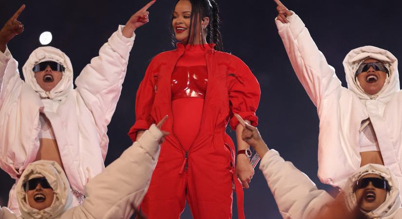 Rihanna az édesapja elől is titkolta terhességét: a férfi is a show-ból tudta meg a nagy hírt