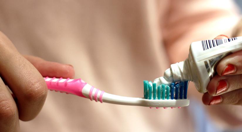 Így készíthetsz utazós fogkrémet egyszerűen