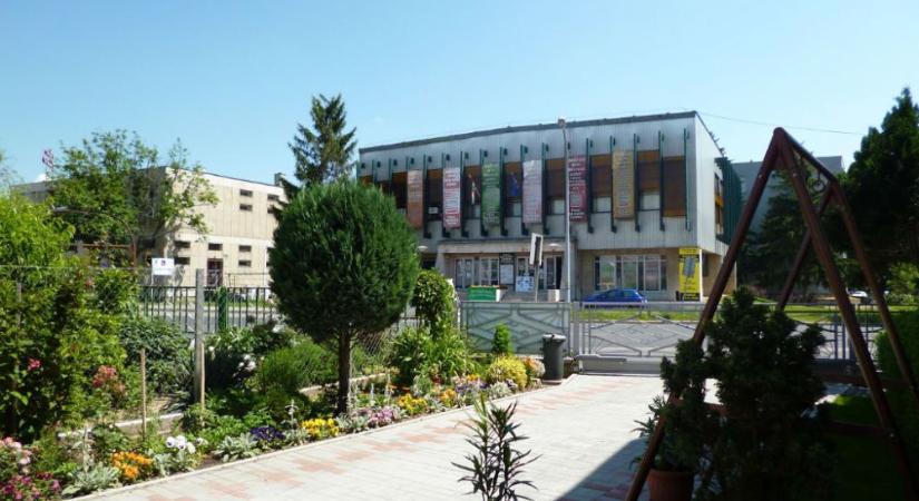 Nagy Bandó András, Koltai Róbert, Bősze Ádám is a Pécsi Harmadik Színház megmentésén dolgozik