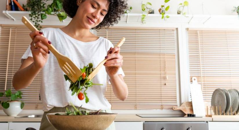 Napokig harsogóan friss marad a zacskós saláta, ha így tárolod: a spórolásban is segít ez az egyszerű trükk