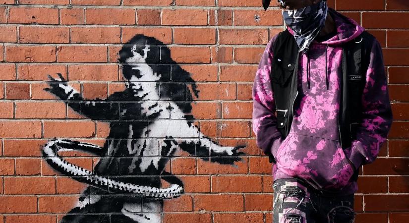 Banksy újra lecsapott, ezúttal egy szépségszalon előtt tűnt fel a képe