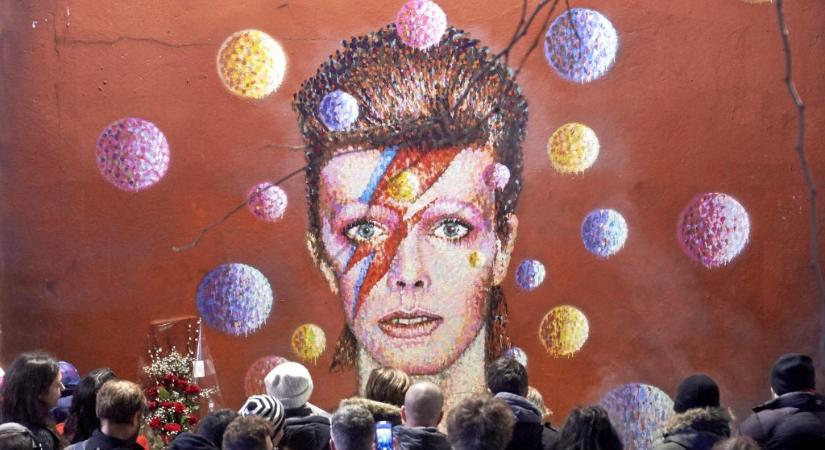 David Bowie hagyatékából nyílik állandó kiállítás Londonban