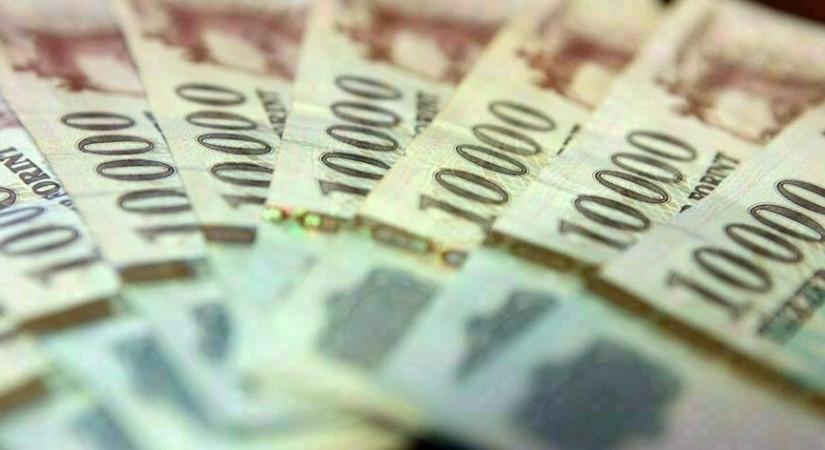 KSH: félmillió forint felett volt a bruttó átlagkereset tavaly