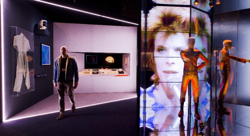 A londoni V&A Múzeumban kap állandó helyet David Bowie archívuma