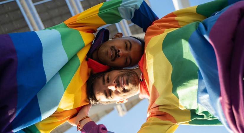 „Kinek lenne kedve coming outolni ott, ahol mindennaposak a homofób megjegyzések?” – Interjú Landy Annamáriával, az Amnesty International munkatársával